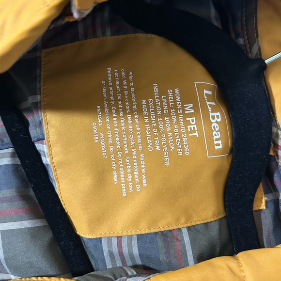 LL Bean Women's Quilted Adirondack Barn Coat, Flannel-Lined Size Medium - Picture 7 of 7